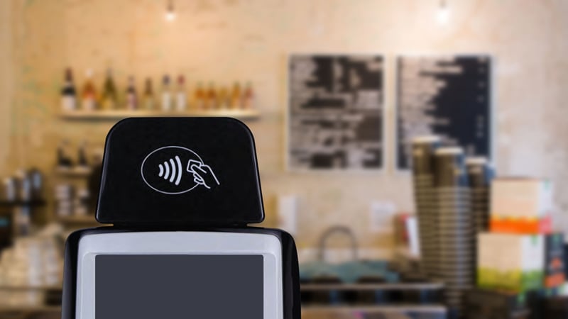 Cách dùng Samsung Pay có thẻ Visa thanh toán không tiếp xúc tại cửa hàng
