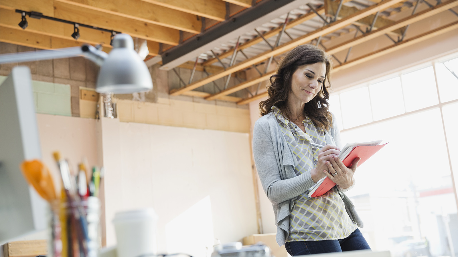 business-woman-writing-1600x900