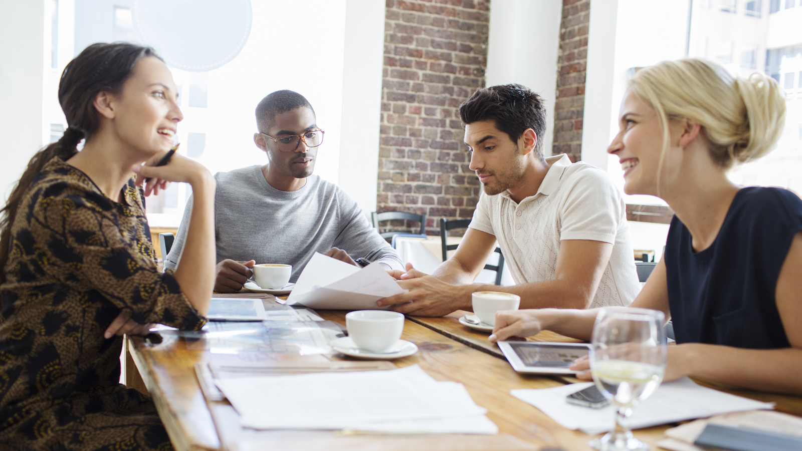 group-meeting-business-1600x900