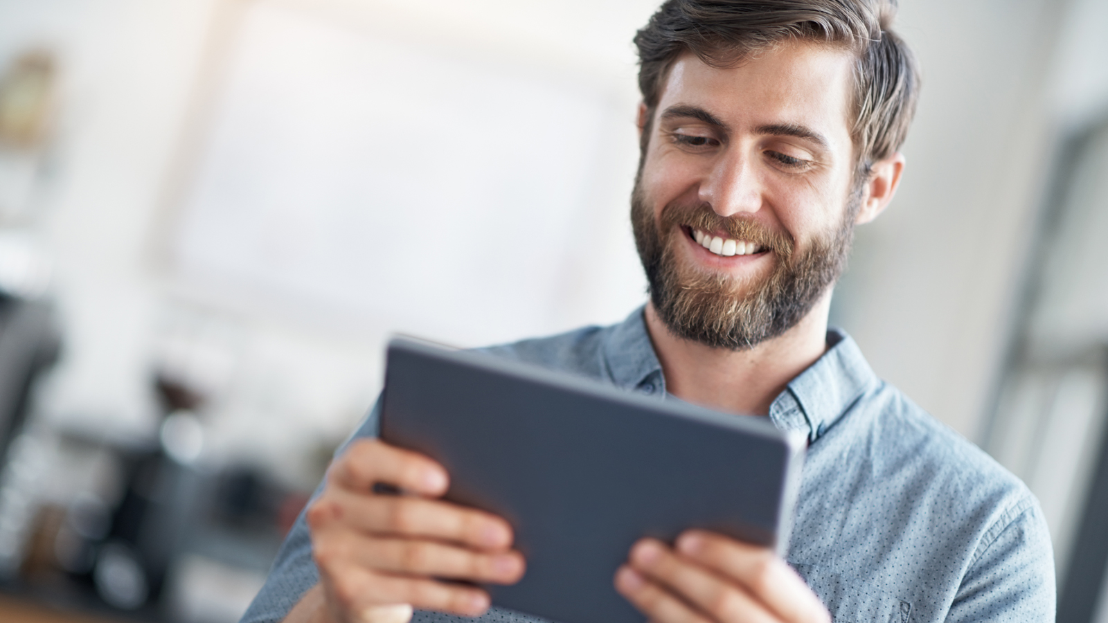 man-smiling-tablet-1600x900